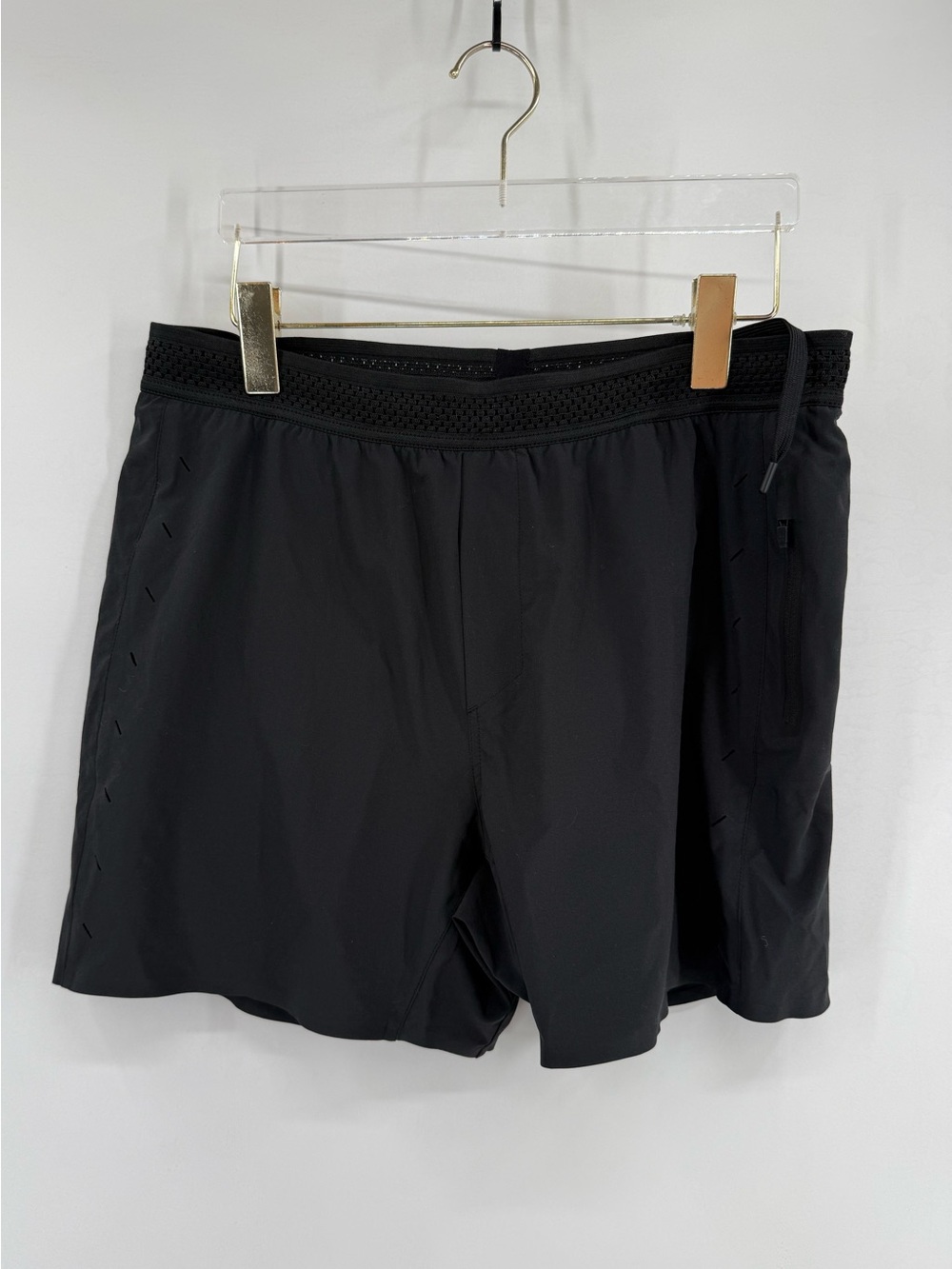 Ten Thousand Session Short 5" size medium